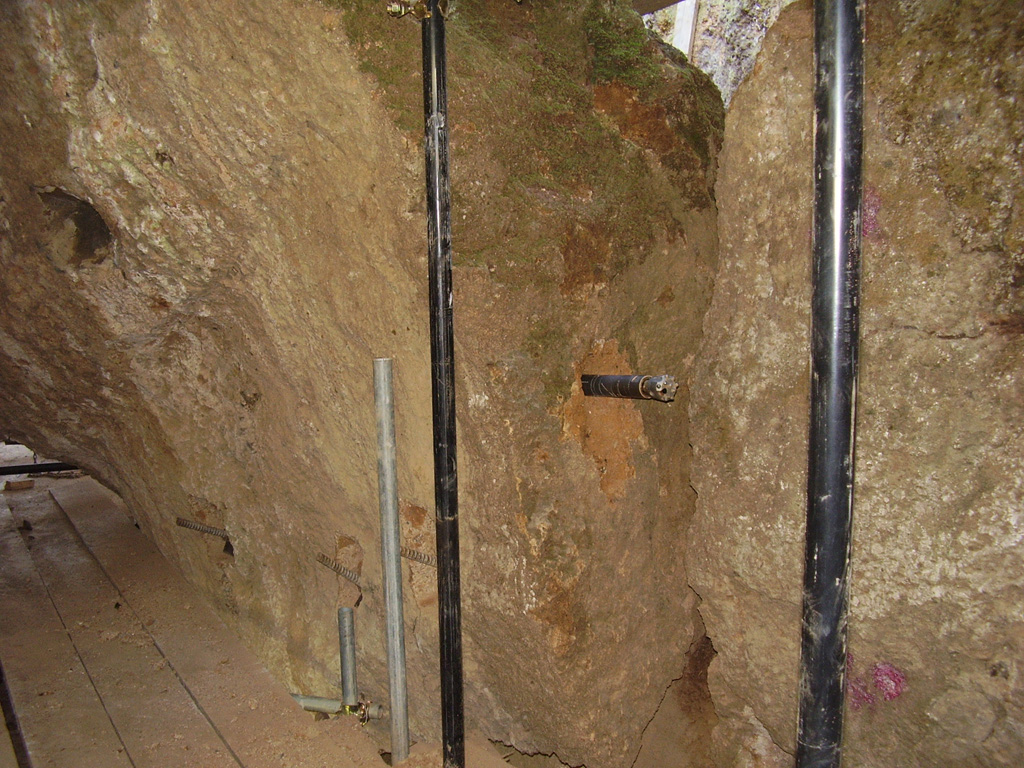 Chiodature per la messa in sicurezza del del blocco crollato