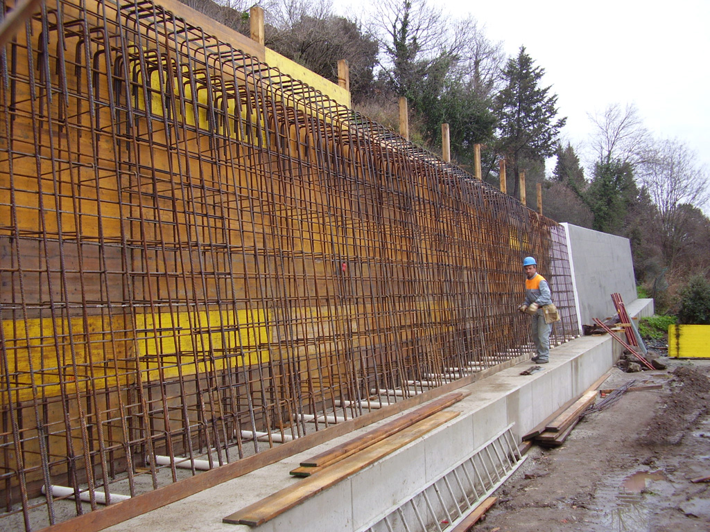 Montaggio del ferro di armatura in elevazione