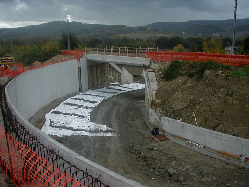 Preparazione del piano di posa della fondazione stradale