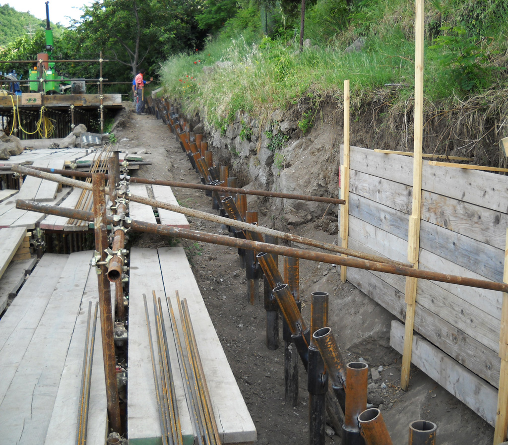 Vista dei micropali realizzati da ponteggio